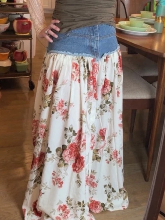 Dresses & Skirts - Boho Floral Print Denim Frayed Flowy Maxi Skirt